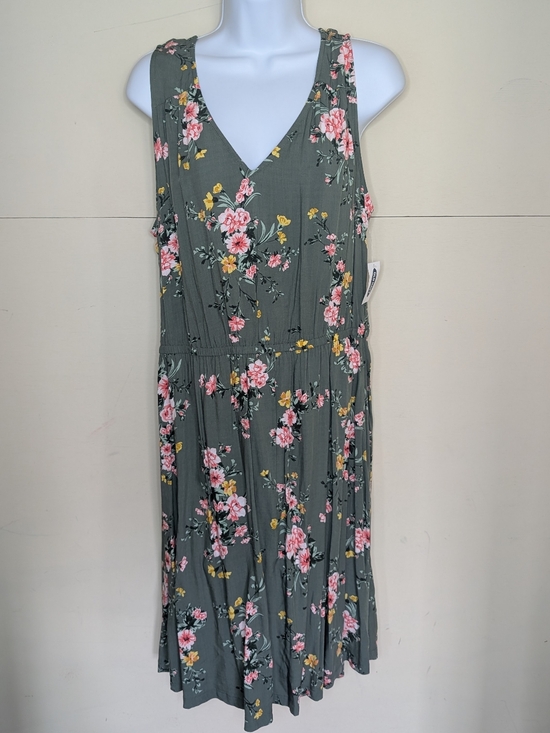 Old Navy Dresses & Skirts - NWT Old Navy Mid Length Dress Green Floral Print V Neckline